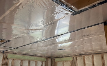 Vapour barrier on a ceiling